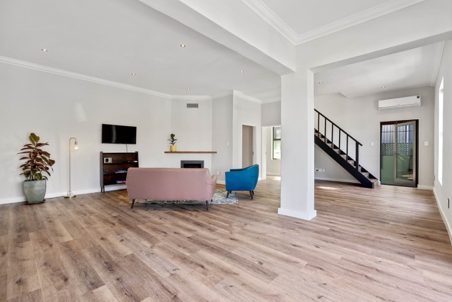 To Let 4 Bedroom Property for Rent in Sea Point Western Cape